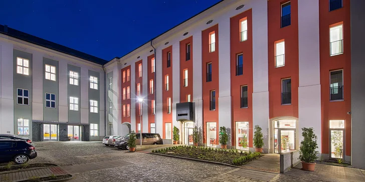 Hotel vznikl rekonstrukcí bývalé tabákové fabriky z 2. poloviny 19. století.