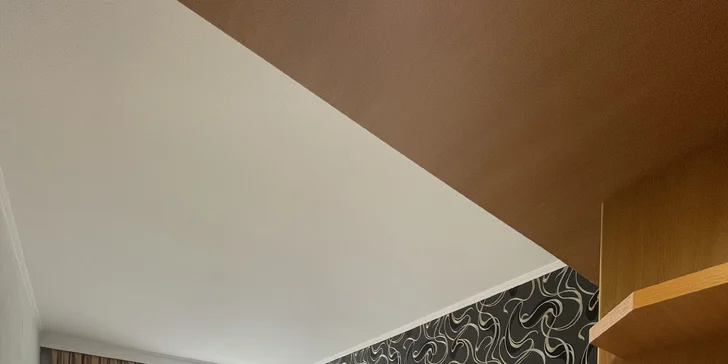 Pokoj je vybavený LCD televizí a Wi-Fi. 