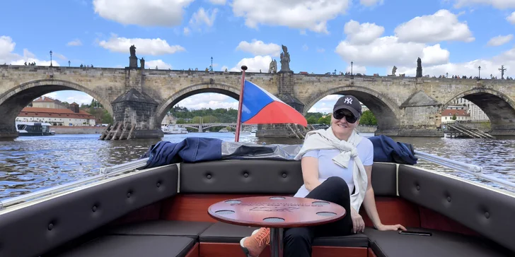 Abyste si plavbu jaksepatří užili, přiobjednejte si také pohoštění a nápoje.