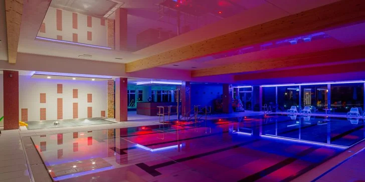 Využite možnosť zaplávať si v plaveckom bazéne s rozmermi 20 m x 8 m.