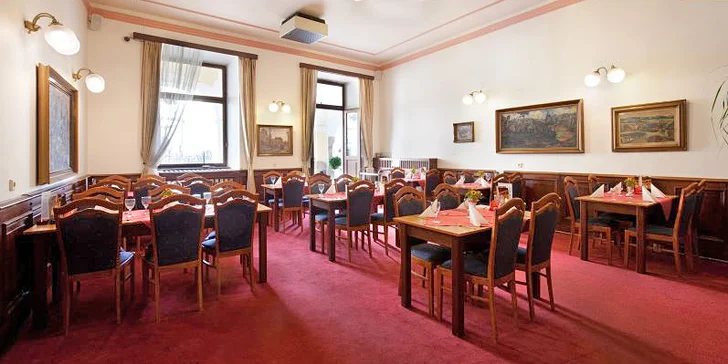 V ceně máte snídaně formou bufetu a večeře formou výběru z menu. 