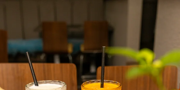 Všetky tie chute a štipľavosť spláchnete minerálkou, nápojom Mango lassi alebo indickým masala čajom