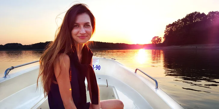Lodě se půjčují do 19 nebo až do 20 hodin. Užijte si třeba romantický západ slunce.