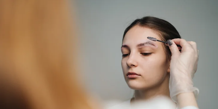 Užite si upravený vzhľad každý deň bez potreby líčenia.