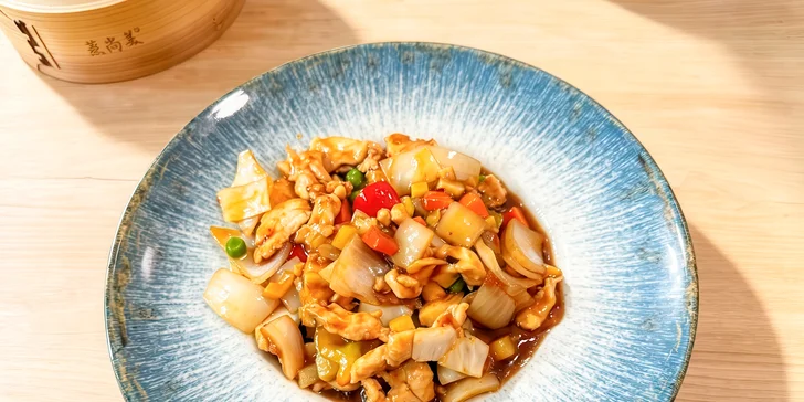 Exotická atmosféra vás vtáhne do světa jihovýchodní Asie, ochutnáte zde vietnamské nudle, voňavé curry i domácí dezerty. 
