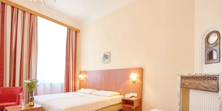 V hotelu pro vás bude připravený standardní dvoulůžkový pokoj s vlastní koupelnou se sprchou a toaletou.