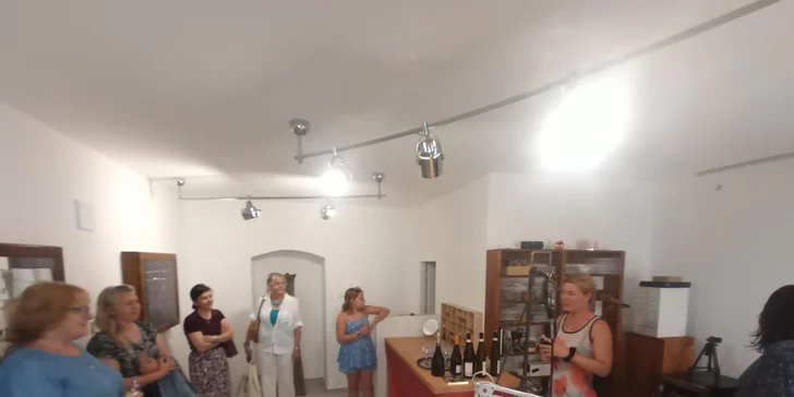 Vernisáž prací účastníků kurzů v Atelieru moderního šperku v Panské 8.