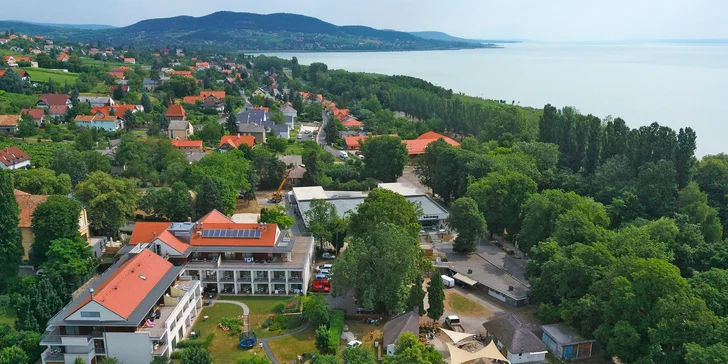 Hotel sa nachádza len 300 metrov od brehu Balatonu