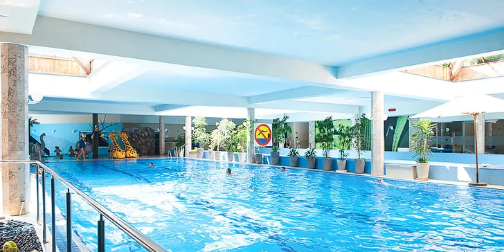 Tady vás přivítá krásný 4* hotel Sandra Spa Karpacz.  