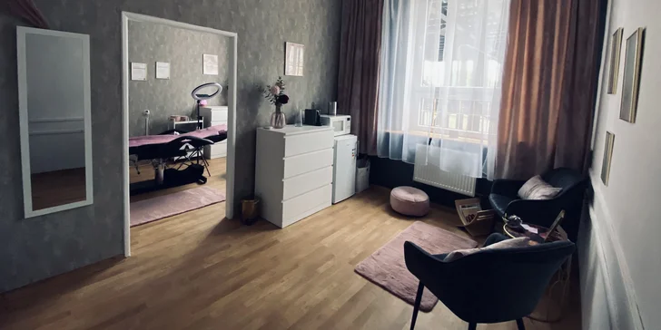 Dělají tu také prodlužování řas metodou řasa na řasu nebo 2D.