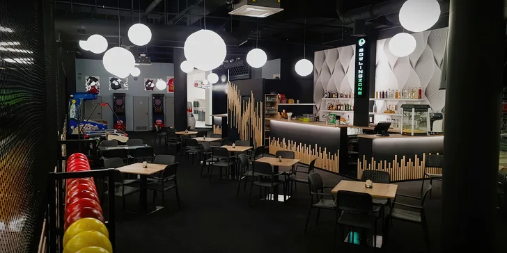Hrát budete v liberecké Bowlingzone v OC Forum, kde vás čekají špičkové bowlingové dráhy.