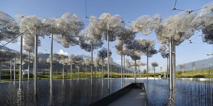 Kromě komentované prohlídky Innsbrucku vás čeká také návštěva kouzelného světa křišťálů Swarovski Crystal Worlds.