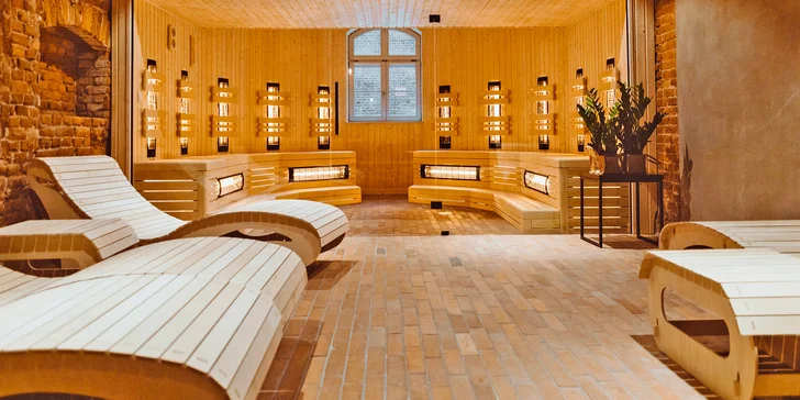 Navenek cihlová stavba – uvnitř luxusní prostory 4* hotelu Dwór Uphagena Arche Gdańsk.