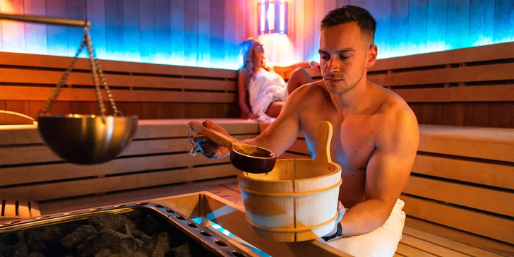 Romantický balíček zahŕňa 90-minútový vstup do wellness so saunou a vírivkou.