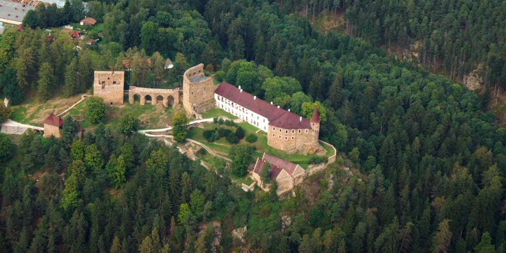  Společně také naplánujete let, zkontrolujete počasí a provedete předletovou prohlídku (ta zabere cca 30 min.)