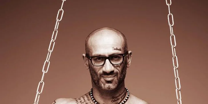 Show začíná ve 21:00 a končí o půlnoci, ale i poté můžete v klubu zůstat a dál se bavit.