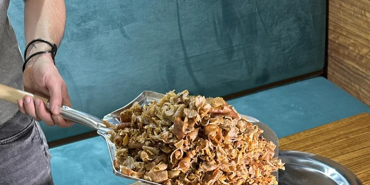 V nabídce najdete i voucher na kebab lopatu, kde je 10 tureckých chlebů a dohromady 2,5 kg masa.