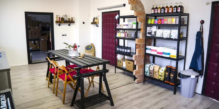 Baristický kurz je určen i naprostým začátečníkům. Naučíte se, jak připravit dobré espresso, jak správně našlehat mléko a jak jej následně do espressa nalít.