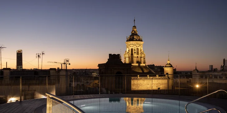 Aj napriek tomu, že sa hotel nachádza v samotnom centre mesta, aj tu nájdete pokojnú zónu na dokonalú relaxáciu.