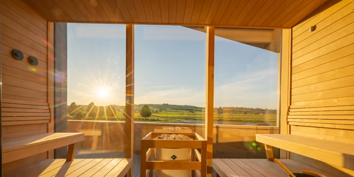 Pro dokonalý odpočinek je v hotelu připravena wellness zóna s vířivkou, finskou a bio saunou a odpočinkovou místností s panoramatickým výhledem na vinice.