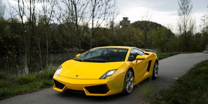 V ponuke nájdete kombináciu DODGE Challenger a talianskych ikon Ferrari alebo Lamborghini, o poriadnu porciu adrenalínu tak máte zaručene postarané. 