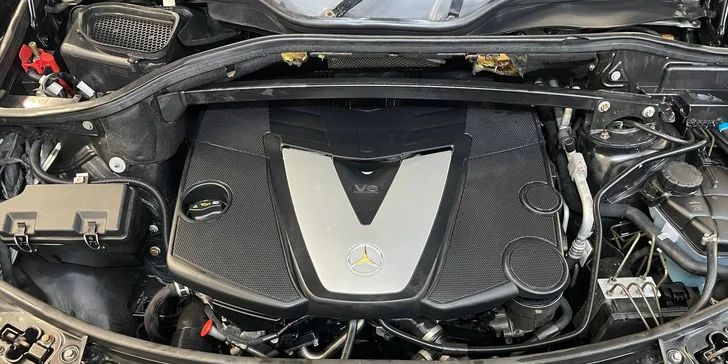 Auto se dočká i mytí motoru včetně impregnace plastových dílů. 