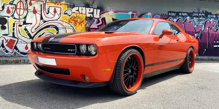 Dodge Challenger SRT 6,1 HEMI o výkonu 425 koní na 12–48 hodin