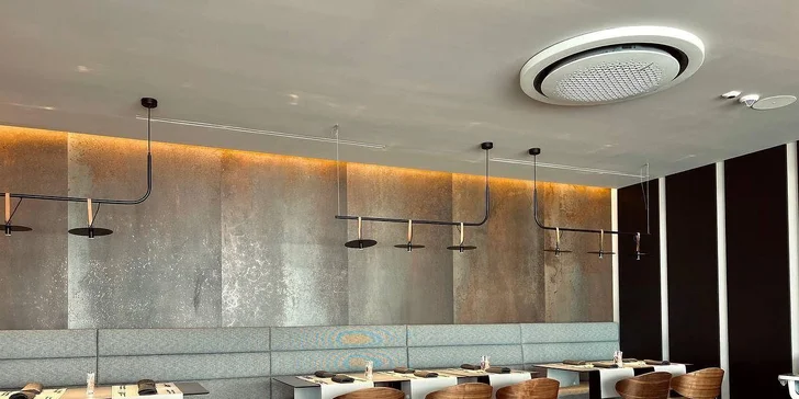 Vychutnáte si pokrmy připravované michelinskými technikami v několika tematických restauracích.