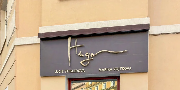 Salon se nachází cca minutu chůze od zastávky Slovinská.