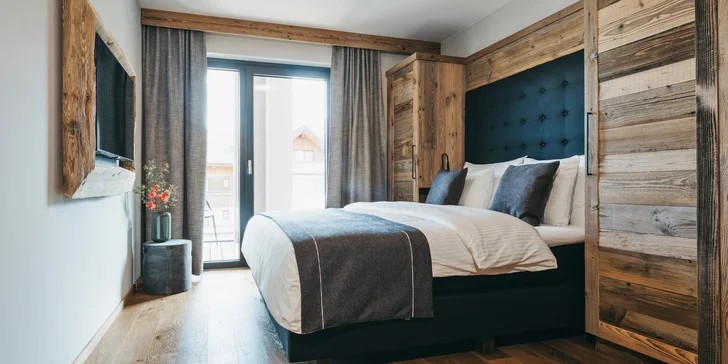 Ubytujete se ve dvoulůžkovém pokoji Superior nebo v prostornějším apartmá, kam se vejdou až 4 osoby. 