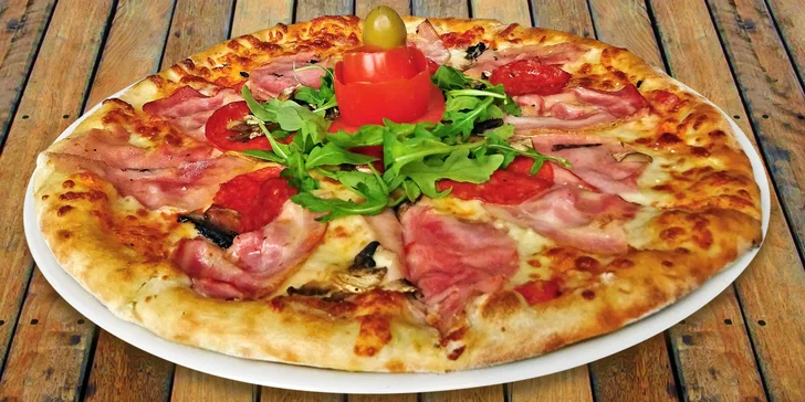 Pochutnejte si na Itálii v centru Liberce: 1 až 4 libovolné pizzy v restauraci La Piazza