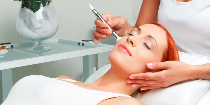 Mikrodermabrázia a mezoterapeutické zapravenie kyseliny hyalurónovej