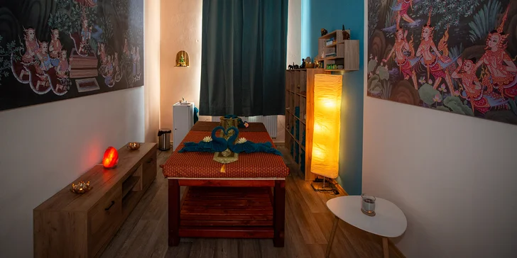 Salon je provoněný bylinkami a oleji.