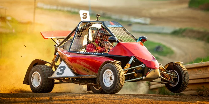 Jízda ve speciálně upravené závodní buggy: 3 až 7 kol na uzavřené trati