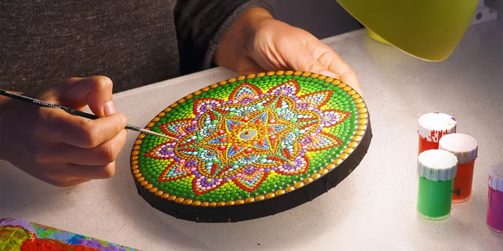 Stačí přijít na na kurz malování mandaly, který pořádají kreativci z Pro svůj úsměv. 
