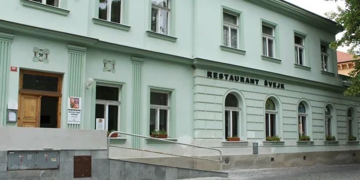 Restauraci Švejk najdete hned vedle městského úřadu.