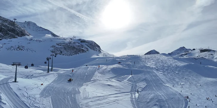 Priamo pri areáli navyše zastavuje skibus, ktorý vás každých 5 minút odvezie k dolnej stanici Hintertux Glacier.