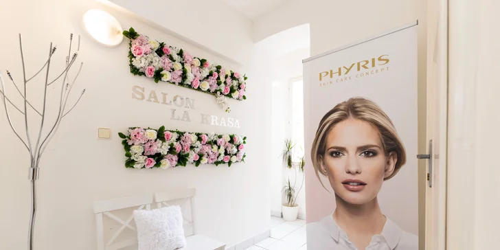 Bydlet budete v apartmánu La Krása, který se nachází ve stejné budově jako beauty salon. 