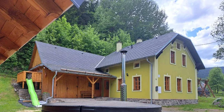 U chalupy je navíc zbrusu nový venkovní koupací sud, postaráno tedy bude i o relax.