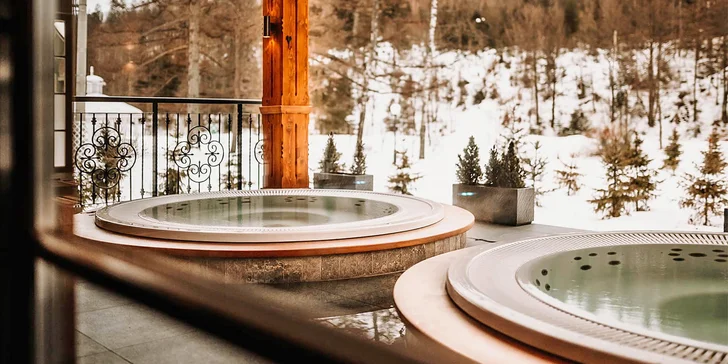 Ve wellness je termální bazén, vířivka a tři druhy saun.