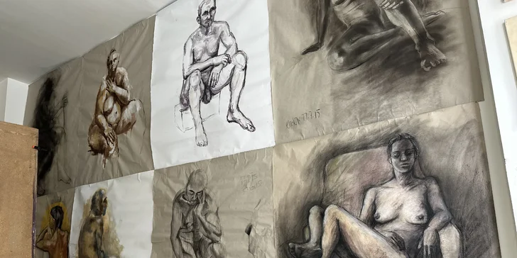 Kreslí se na balicí papír šíře 120 cm v roli, který bude na místě k dispozici. 