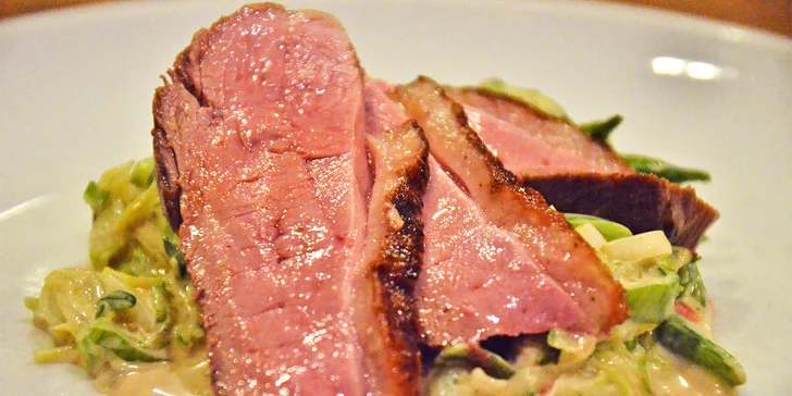 Ochutnáte třeba sušené hovězí na thajský způsob, grilovaný flank steak na způsob pastrami nebo japonské wagyu.