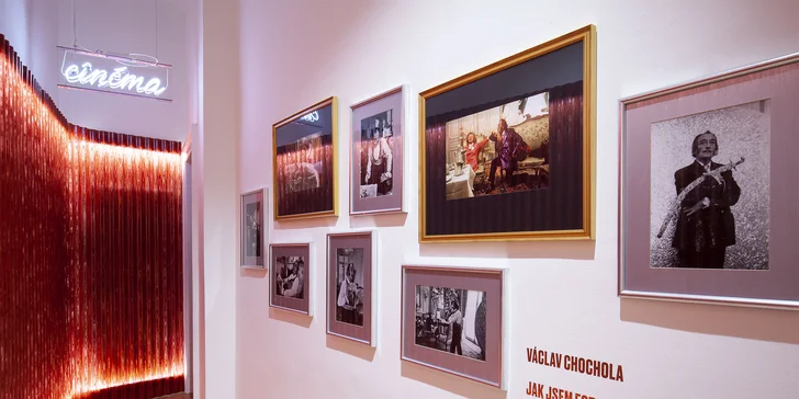 Série fotografií zachycujících význačného surrealistu zapůjčil Archiv B&M Chochola.