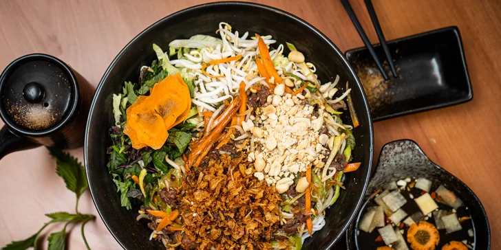 Ve dvou si tady pochutnáte na veganském nebo masovém menu. 