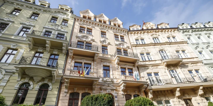 Hotel má výbornou polohu v lázeňském centru města.