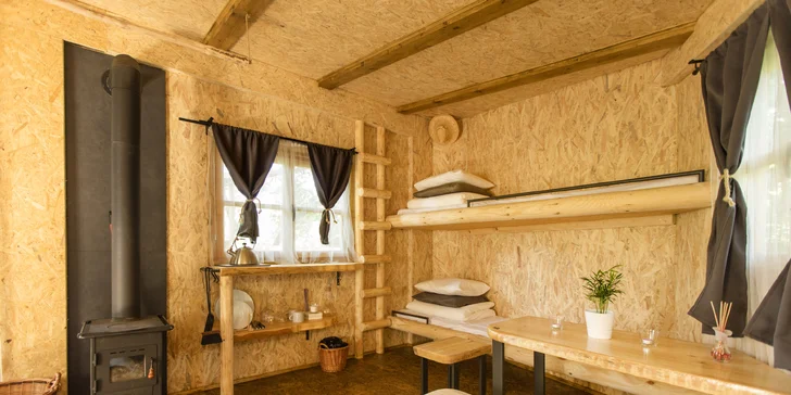 Přímo k ubytování se dostanete pohodlně autem, cesta je zpevněná štěrkem. 