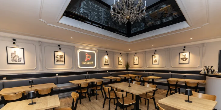 Restaurace hotelu se specializuje na středomořskou kuchyni, těšte se na skvělé snídaně, případně i jednu večeři.