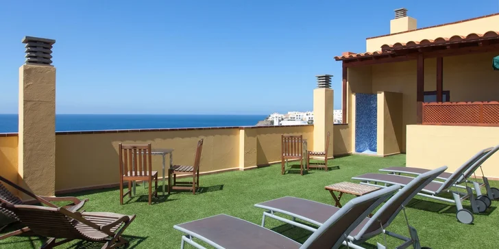 Hotel se nachází jen pár kroků od vyhlášených nekonečných pláží Morro Jable.