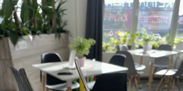 Vy se zatím pohodlně usadíte a s otevřeným voucherem na 150 nebo 300 Kč si vyberete cokoliv z nabídky. 