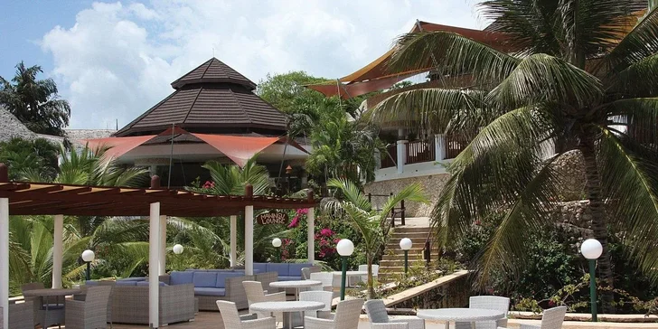 Nechybí ani snack bar a pool bar, které jsou ideální pro osvěžení během dne.